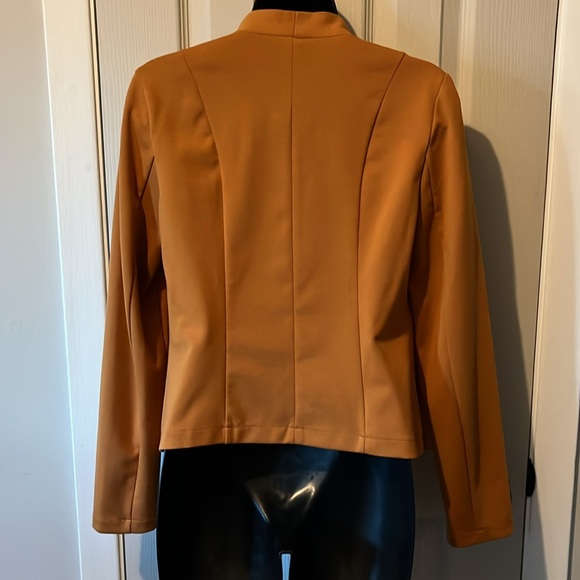 Vero Moda Tan Blazer Sleek Stylish Versatile - Picture 2 of 3